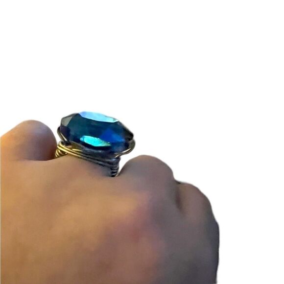 Beautiful vibrant blue ring - Picture 1 of 6